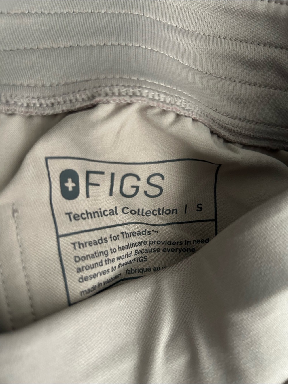Figs Beige set with Teal Drawstring - Picture 3 of 3